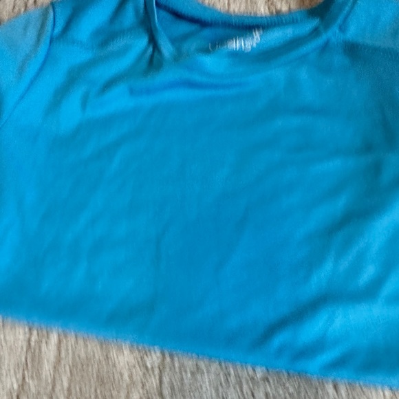 Six shirt set. Good used condition. Characters, plain, and sharks. - Picture 7 of 7